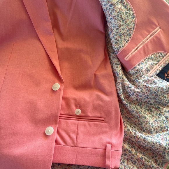 Men’s pink suit - Picture 4 of 6